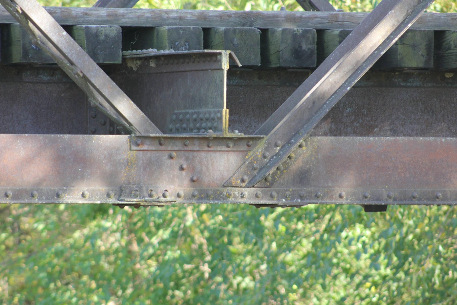 Lower connection